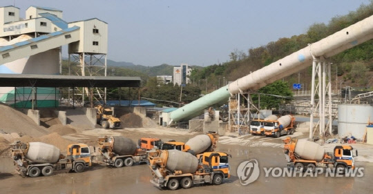 경기도 고양시의 한 레미콘 업체 모습. 사진 연합뉴스